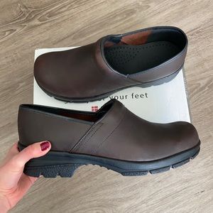 Wrong size. Never worn. Brand new.